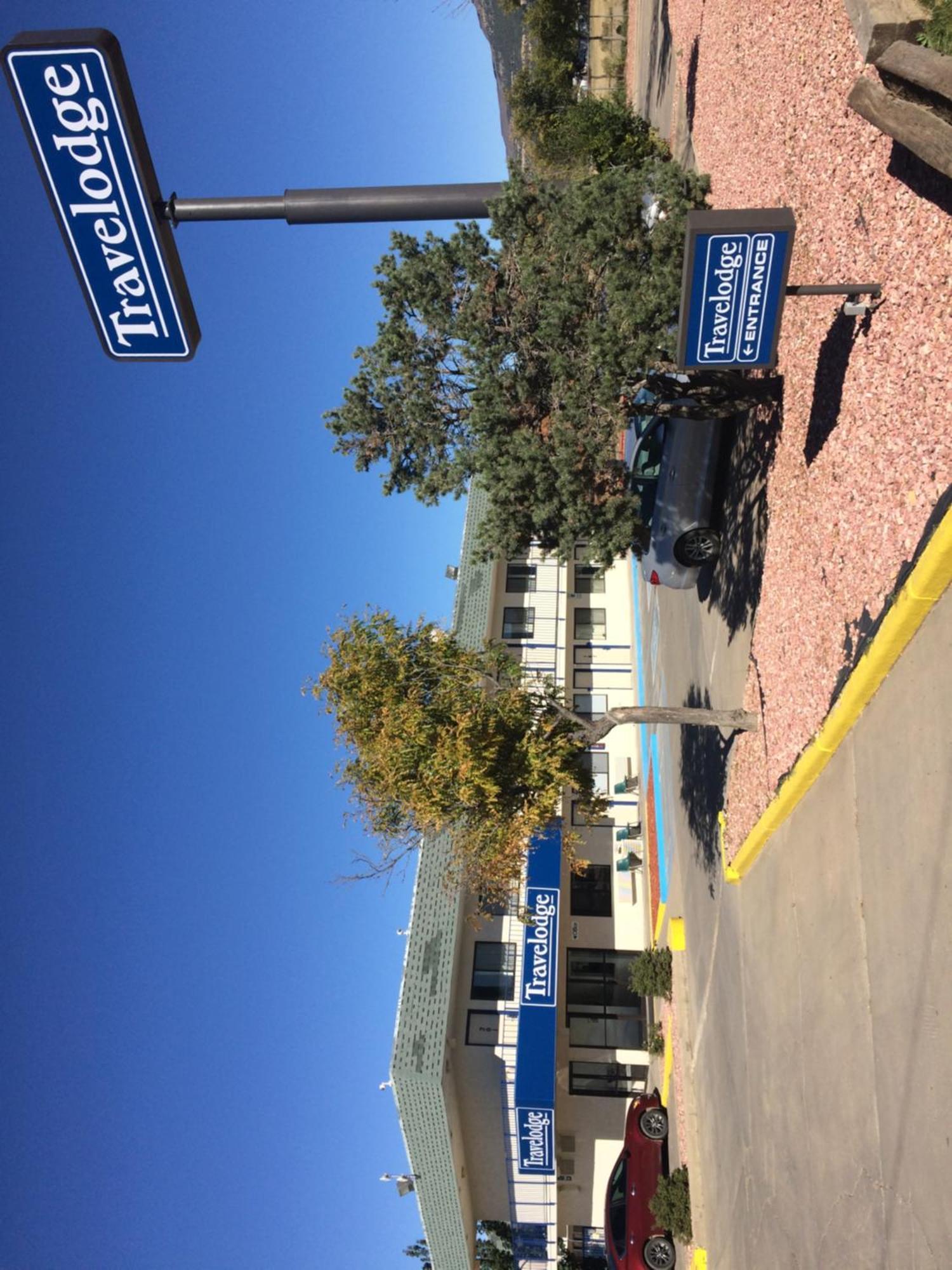 Travelodge By Wyndham Raton Esterno foto